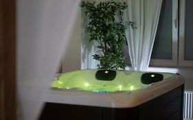 Spa Palawan Prive Avec Jacuzzi Et Sauna Liege
